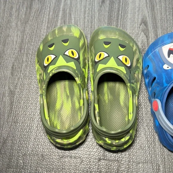 Kids Green Gator and Blue Shark Clogs - Kids Size 11 - Picture 3 of 7